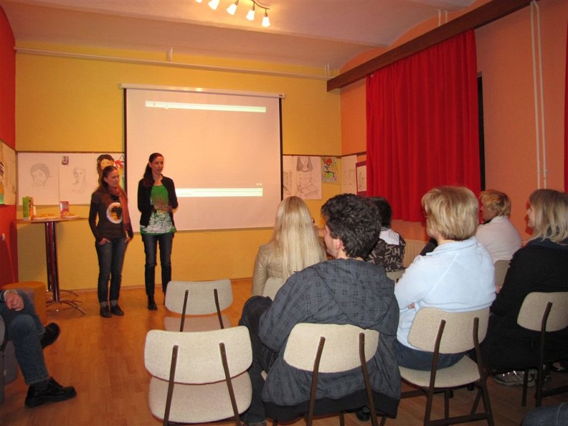 potopisno predavanje s filmom »V osrje Afrike«, Simona ivec in Eva Tomi, 2.4.2010