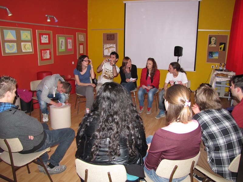 »MEDNARODNI DNEVI V MCJ« - druenje z EVS prostovoljci iz Slovake, Madarske in Belgije; april 2012