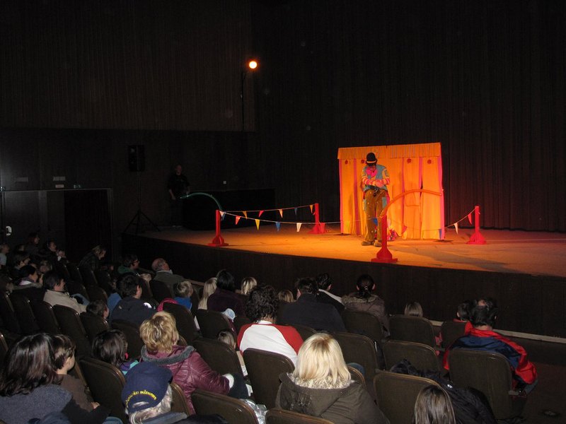 Animacija za otroke »SKORAJ NAJBOLJI CIRKUS« (Teater Cizamo) in obisk MIKLAVA s spremstvom, 4. december 2012, Kino elezar.