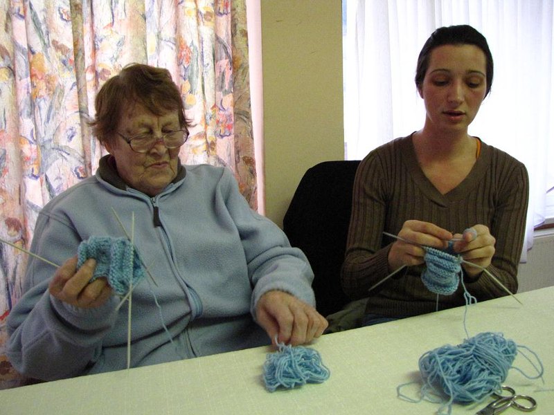 TRIKAJ Z NAMI, medgeneracijske delavnice uenja pletenja, november 2012