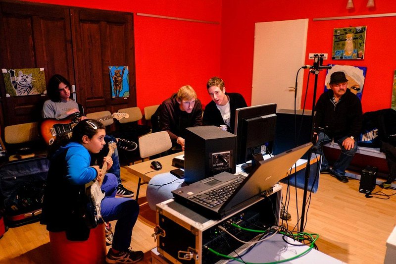 Snemanje lastnih skladb v domaem studiu - snemalna delavnica, oktober 2013